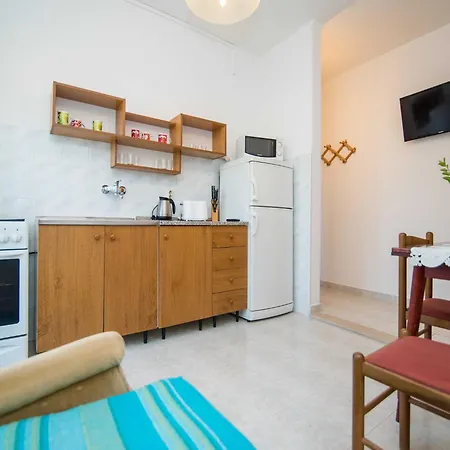 Apartment Comfortable Kastel Stafilic With Balcony - Two Bedroom With Balcony And Sea View *