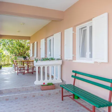 Apartment Comfortable Kastel Stafilic With Balcony - Two Bedroom With Balcony And Sea View