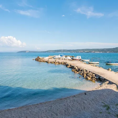 Апартаменты Comfortable Kastel Stafilic With Balcony - Two Bedroom With Balcony And Sea View Каштела