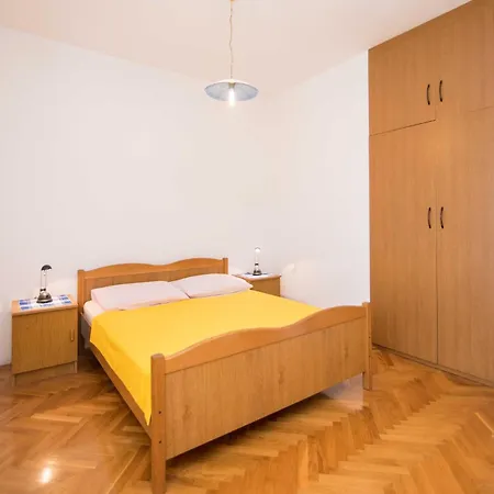 Apartment Comfortable Kastel Stafilic With Balcony - Two Bedroom With Balcony And Sea View Kastela