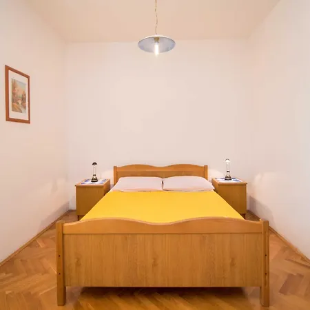 Comfortable Kastel Stafilic With Balcony - Two Bedroom With Balcony And Sea View Kastela