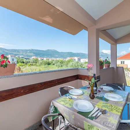 Comfortable Kastel Stafilic With Balcony - Two Bedroom With Balcony And Sea View Kastela
